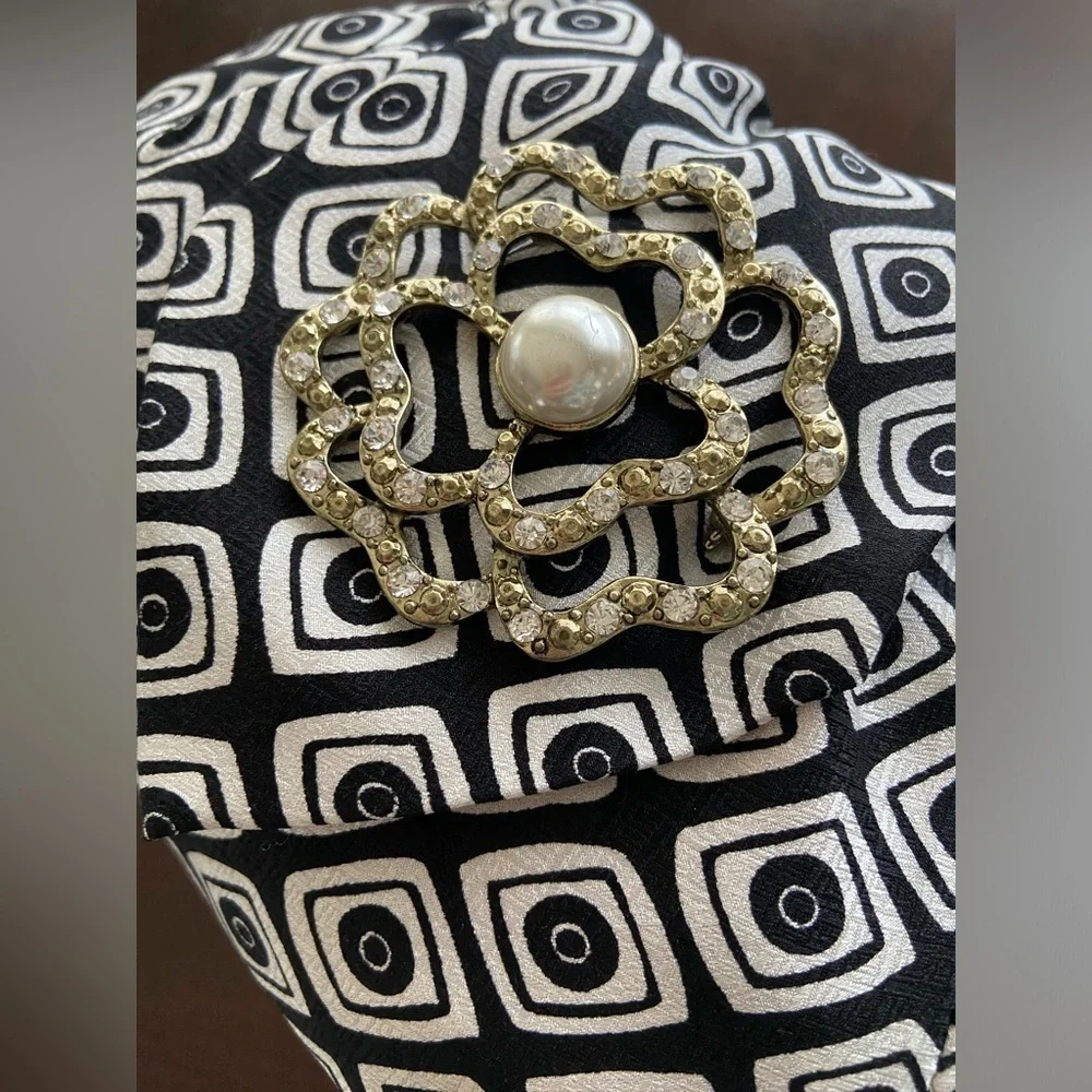 🖤 ALBERT NIPON Black & White Silk Geometric Patterned Evening Bag with Brooch